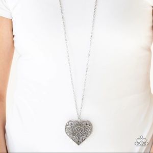 Classic Casanova - Silver - Heart Necklace & Earrings
